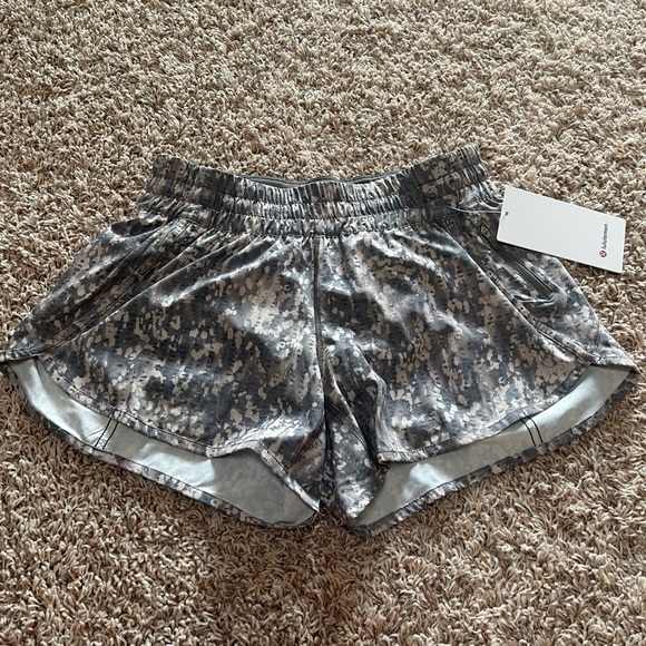 lululemon athletica Pants - NWT Lululemon Tracker Short GTWO sz 10 tall